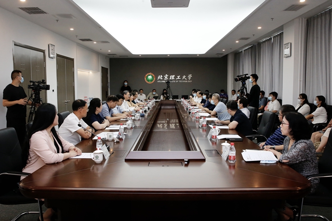 老哥俱乐部-老哥必备的交流社区