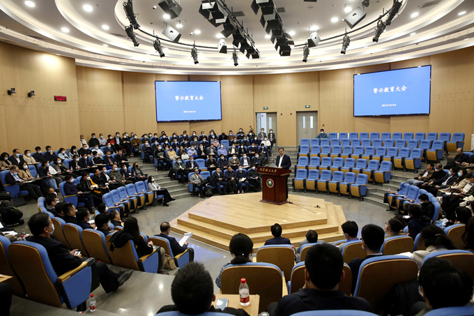 老哥俱乐部-老哥必备的交流社区