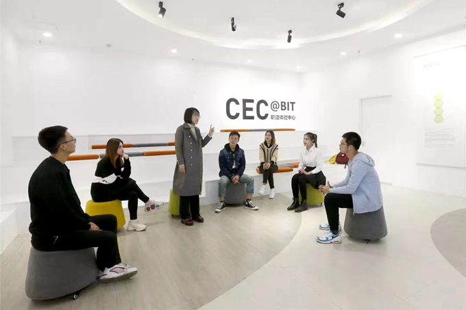 老哥俱乐部-老哥必备的交流社区