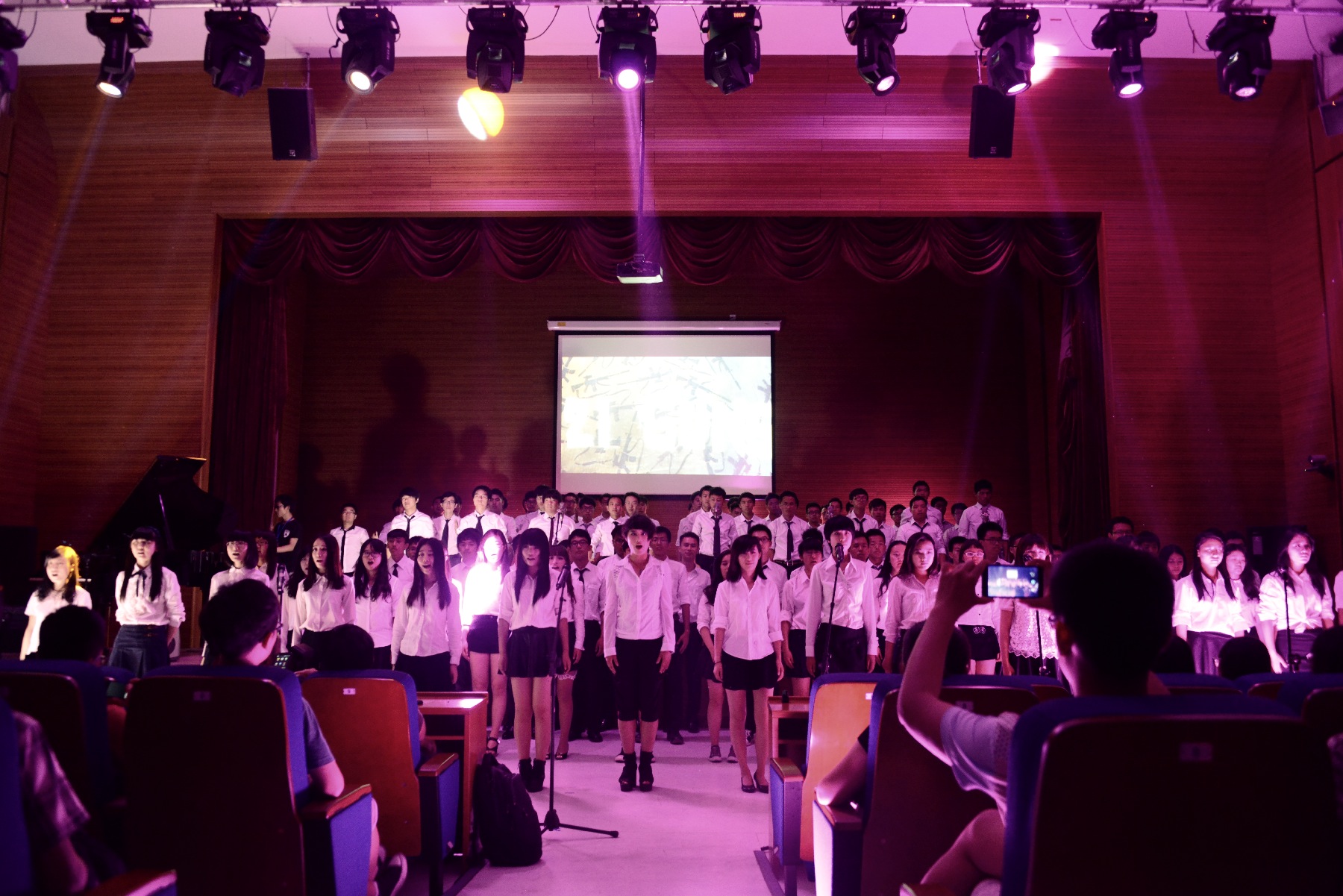 老哥俱乐部-老哥必备的交流社区