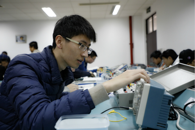 老哥俱乐部-老哥必备的交流社区