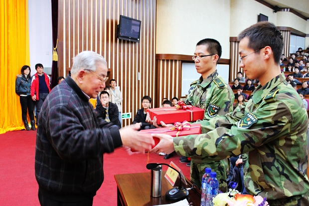 老哥俱乐部-老哥必备的交流社区