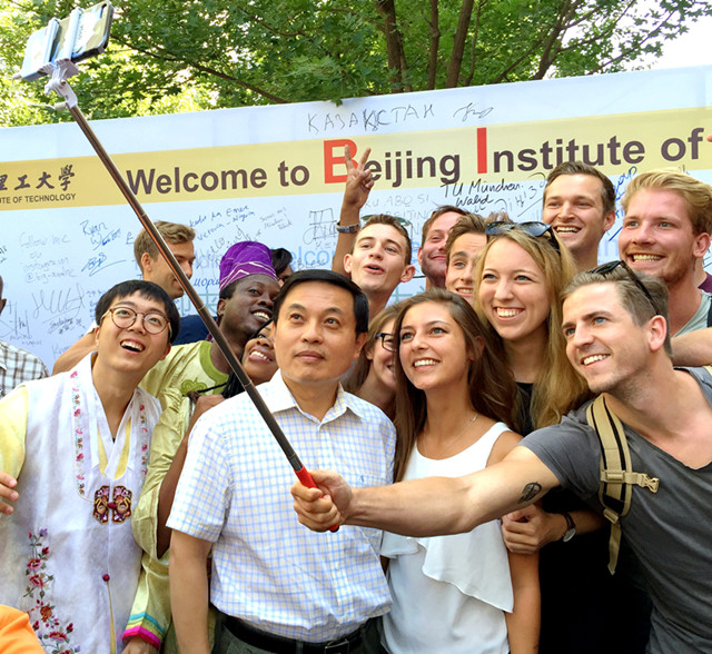 老哥俱乐部-老哥必备的交流社区