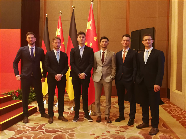 老哥俱乐部-老哥必备的交流社区