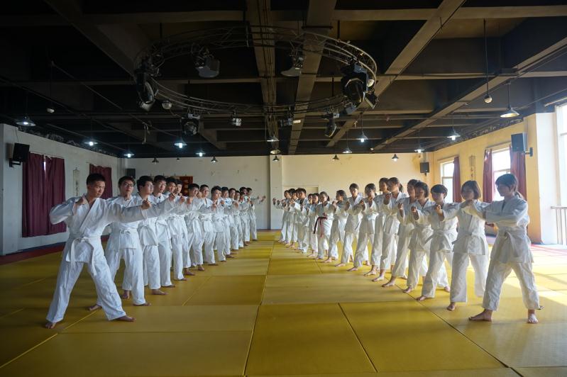 老哥俱乐部-老哥必备的交流社区