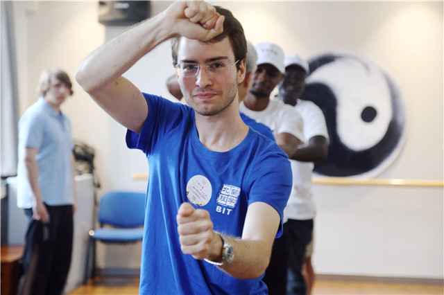 老哥俱乐部-老哥必备的交流社区