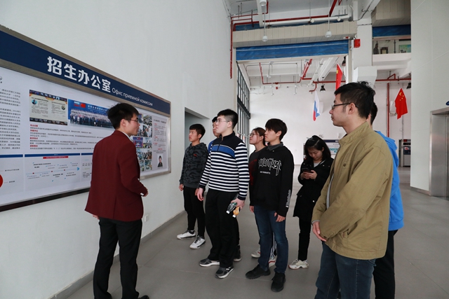 老哥俱乐部-老哥必备的交流社区