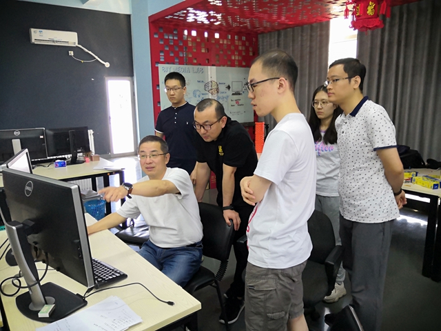 老哥俱乐部-老哥必备的交流社区