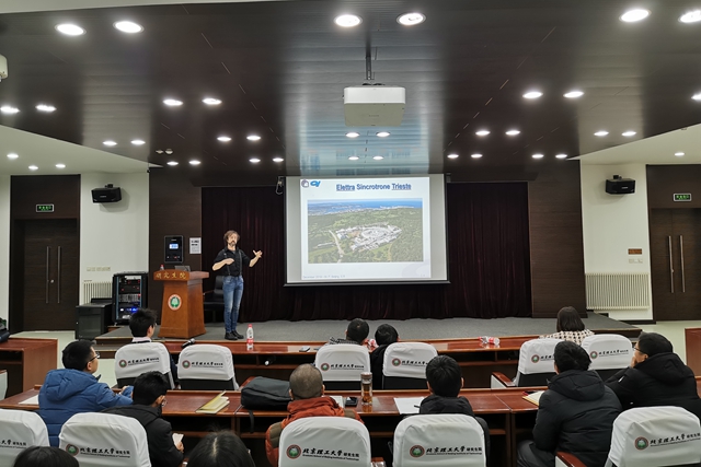 老哥俱乐部-老哥必备的交流社区