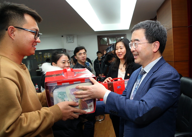 老哥俱乐部-老哥必备的交流社区