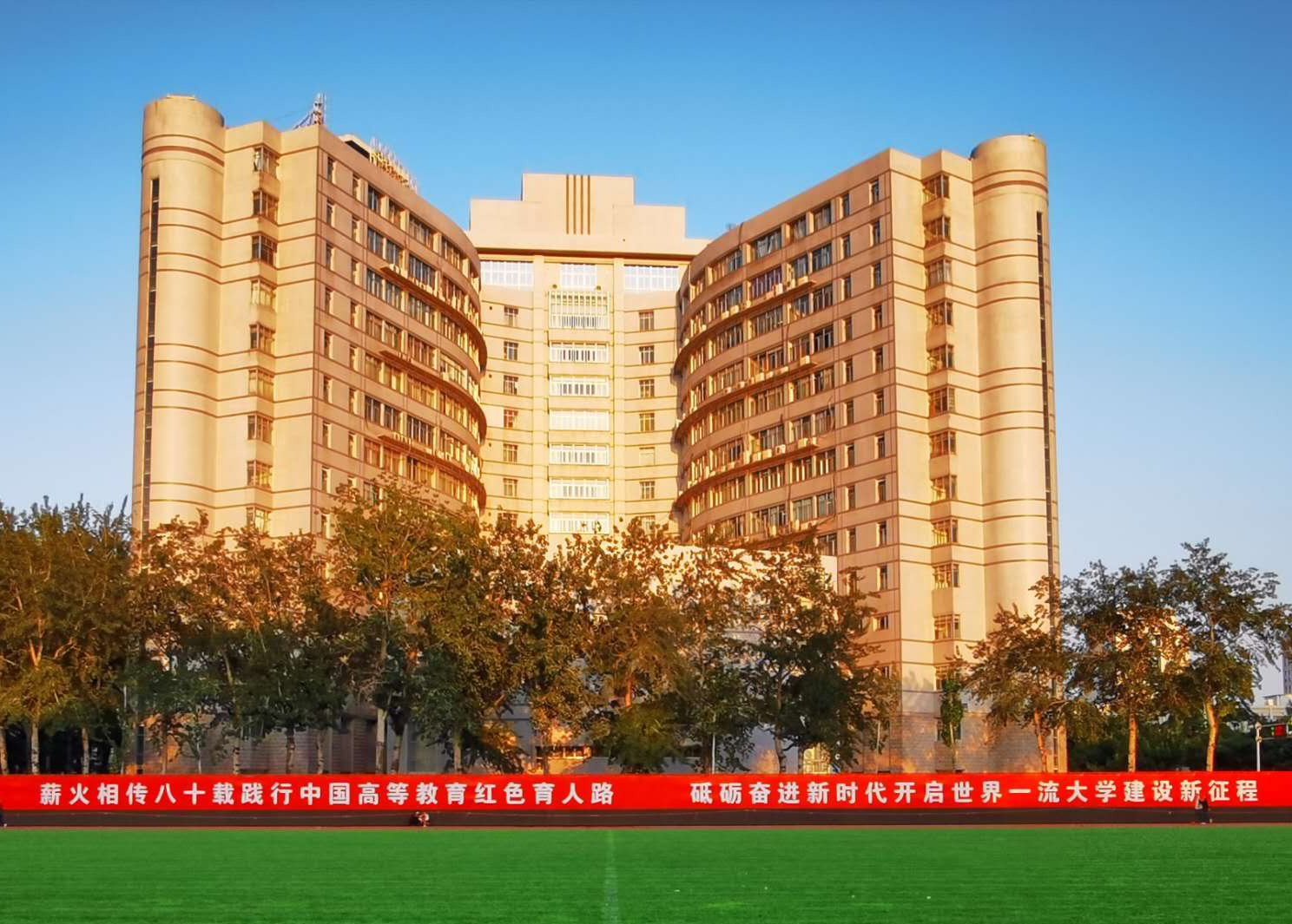 老哥俱乐部-老哥必备的交流社区